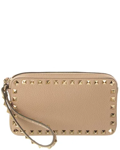 Valentino Garavani Valentino Rockstud Grainy Leather Clutch In Pink