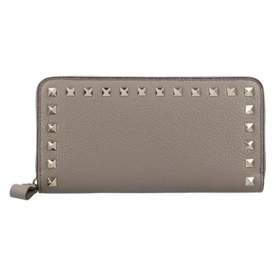 Valentino Garavani Valentino Rockstud Grey Leather Wallet In Brown
