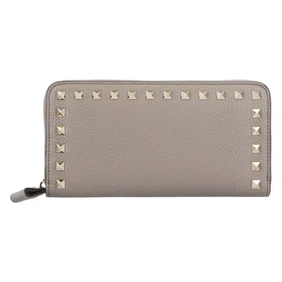 Valentino Garavani Valentino Rockstud Grey Leather Wallet In Gray