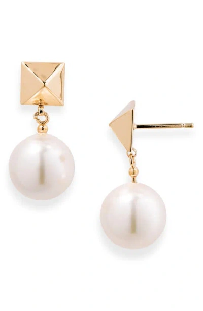 Valentino Garavani Rockstud Imitation Pearl Drop Earrings In 0o3 Oro 18/ Cream