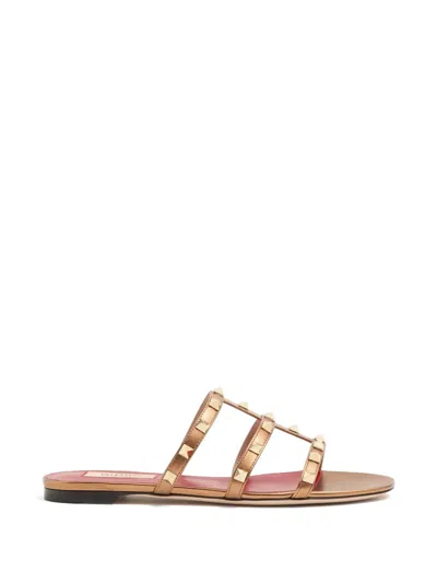 Valentino Garavani Rockstud Laminated Nappa Slide Sandals In Gold