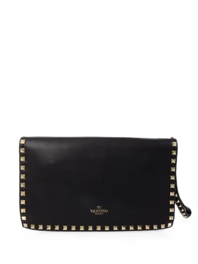 Pre-owned Valentino Garavani Rockstud Leather Clutch Bag In Black