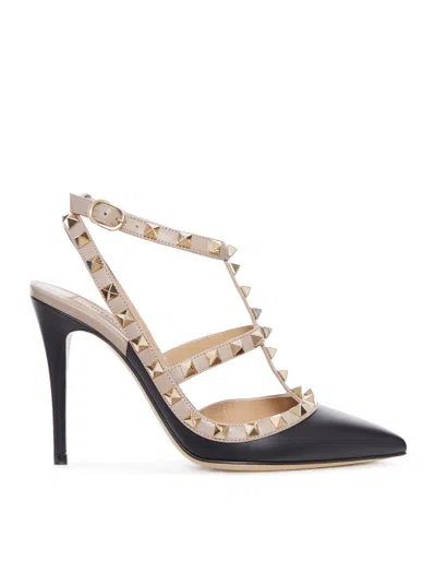 Valentino Garavani Rockstud Leather Pumps In Black