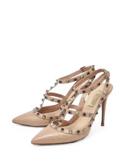 Pre-owned Valentino Garavani Rockstud Leather Pumps In Neutral
