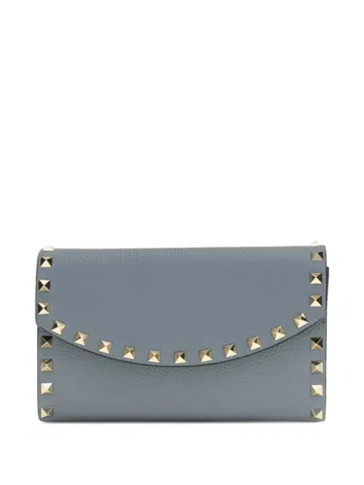 Valentino Garavani Valentino Rockstud Mini Grainy Leather Wallet On Chain In Gray