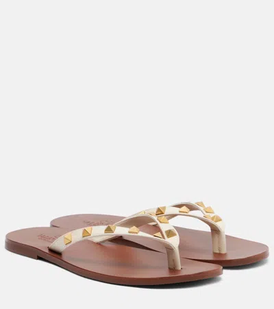 Valentino Garavani Rockstud Leather Thong Sandals In Brown