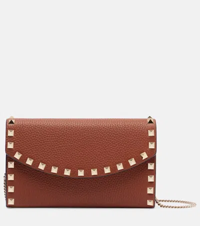Valentino Garavani Rockstud Leather Wallet On Chain In Brown