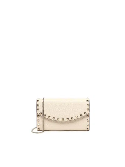 Valentino Garavani Rockstud Leather Wallet With Chain In Neutral