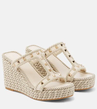 Valentino Garavani Leather Rockstud Wedge Sandals 90 In Neutrals