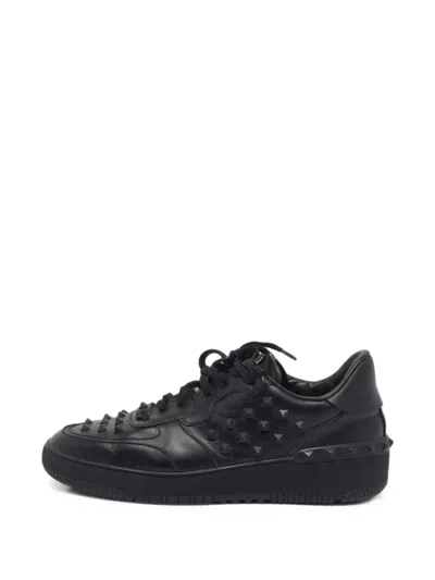 Pre-owned Valentino Garavani Rockstud Low-top Sneakers In Black