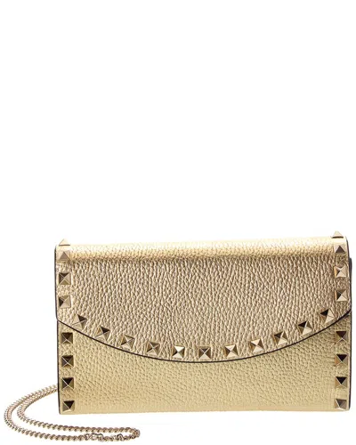 Valentino Garavani Valentino Rockstud Mini Grainy Leather Wallet On Chain In Brown
