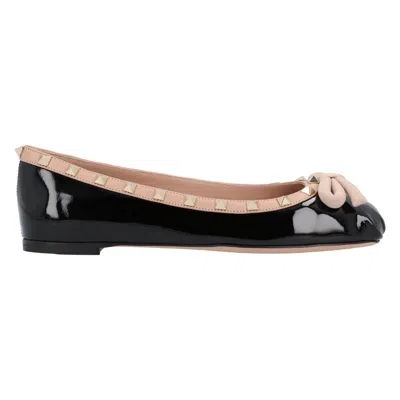 Valentino Garavani Valentino Rockstud Patent Leather Ballerina In Black