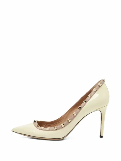 Pre-owned Valentino Garavani Rockstud Patent-leather Heeled Pumps In Neutrals