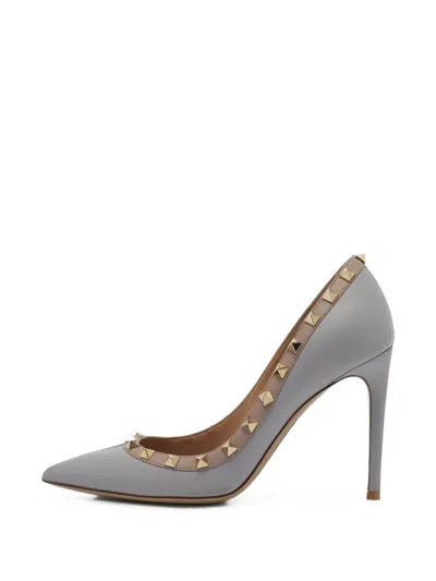 Pre-owned Valentino Garavani Rockstud Pointed-toe Pumps In Grey