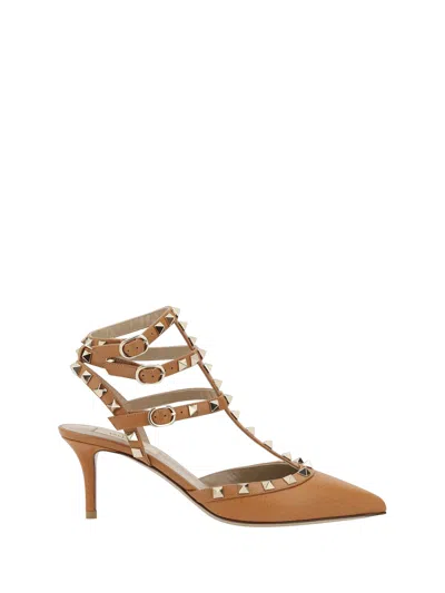 Valentino Garavani Rockstud Pumps In Roasted Pecan