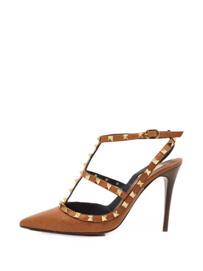 Pre-owned Valentino Garavani Rockstud Pyramid-stud Pumps In Brown