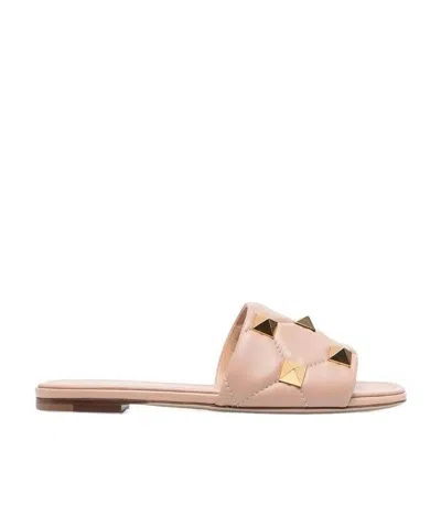 Valentino Garavani Rockstud Quilted Flat Sandals In Pink