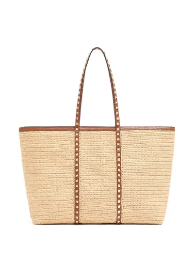 Valentino Garavani Rockstud Shopper Aus Bast In Brown