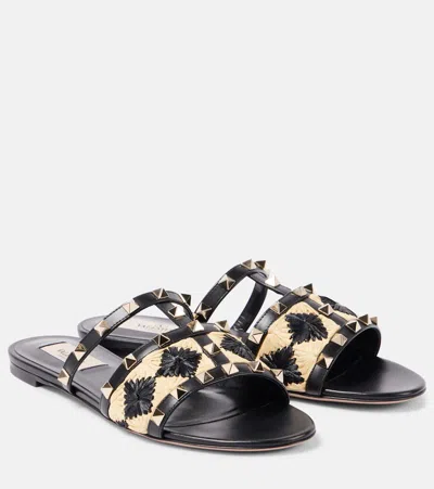 Valentino Garavani Sandalen Rockstud Aus Leder Mit Raffiabast In Schwarz