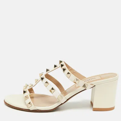 Pre-owned Valentino Garavani Rockstud Size 35 White Leather Slide Sandals