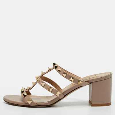 Pre-owned Valentino Garavani Rockstud Size 36 Beige Leather Slide Sandals