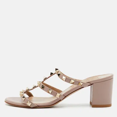 Pre-owned Valentino Garavani Rockstud Size 37 Beige Leather Block Heel Slide Sandals