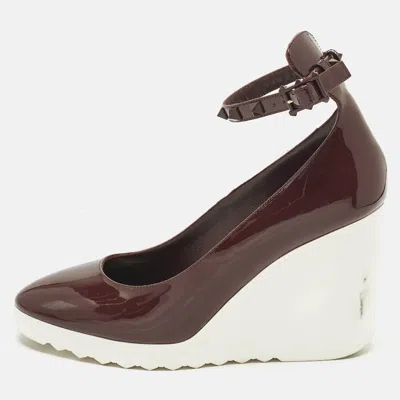 Pre-owned Valentino Garavani Rockstud Size 37 Burgundy Patent Leather Wedge Pumps