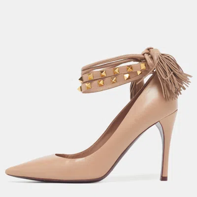 Pre-owned Valentino Garavani Rockstud Size 37.5 Beige Leather Ankle Wrap Tassel Pumps In Sand