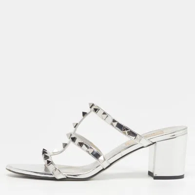 Pre-owned Valentino Garavani Rockstud Size 37.5 Silver Leather Slide Sandals