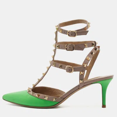 Pre-owned Valentino Garavani Rockstud Size 38 Beige/green Patent And Leather Pumps In Sand