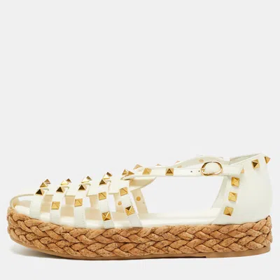 Pre-owned Valentino Garavani Rockstud Size 38 Cream Leather Cork Flat Sandals In White
