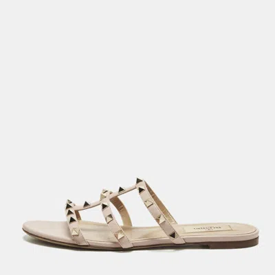 Pre-owned Valentino Garavani Rockstud Size 38 Cream Leather Slide Slide In White