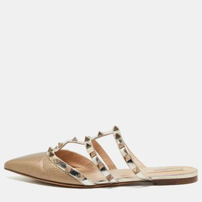 Pre-owned Valentino Garavani Rockstud Size 38 Gold Leather And Patent Leather Flat Mules