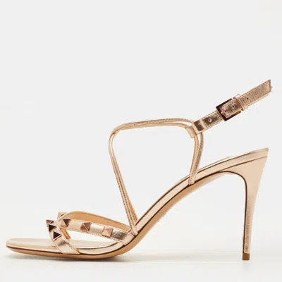 Pre-owned Valentino Garavani Rockstud Size 38 Metallic Leather Ankle Strap Sandals In Silver