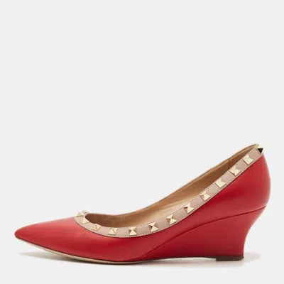 Pre-owned Valentino Garavani Rockstud Size 38.5 Red/beige Leather Wedge Pumps