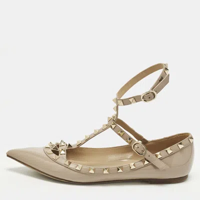 Pre-owned Valentino Garavani Rockstud Size 39 Beige Leather And Patent Leather Ballet Flats In Sand