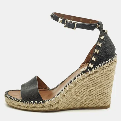 Pre-owned Valentino Garavani Rockstud Size 39 Black Leather Wedge Sandals