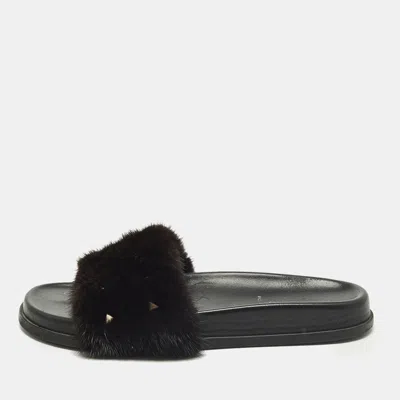 Pre-owned Valentino Garavani Rockstud Size 39 Black Mink Fur Flat Sandals