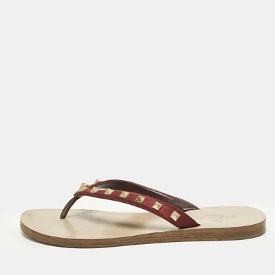 Pre-owned Valentino Garavani Rockstud Size 39 Burgundy Satin Thong Flat Slides