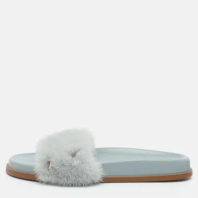 Pre-owned Valentino Garavani Rockstud Size 39 Grey Mink Fur Flat Slides In Gray