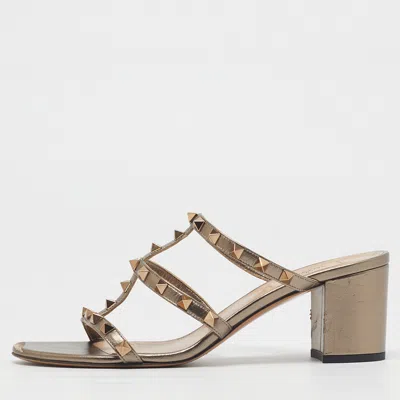 Pre-owned Valentino Garavani Rockstud Size 40 Metallic Bronze Leather Block Heel Slide Sandals