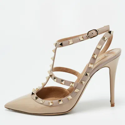 Pre-owned Valentino Garavani Rockstud Size 41 Beige Leather And Patent Leather Pumps In Sand