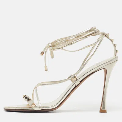 Pre-owned Valentino Garavani Rockstud Size 41 Gold Leather Ankle Tie Sandals