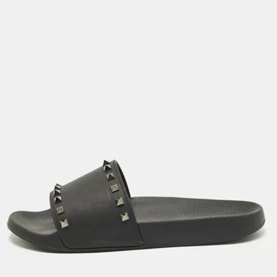 Pre-owned Valentino Garavani Rockstud Size 44 Black Rubber Pool Flat Slides