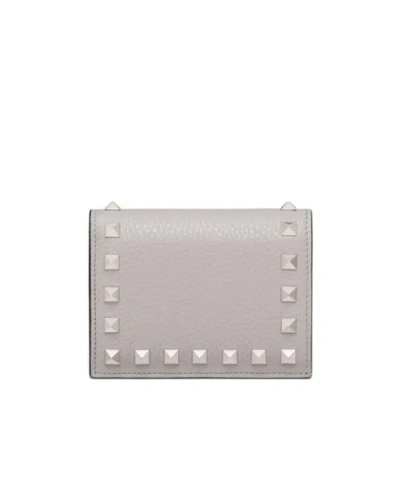 Valentino Garavani Rockstud Small Grain Wallet In Gray