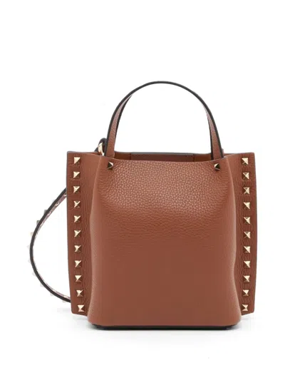 Valentino Garavani Rockstud 小牛皮小号购物袋 In Brown