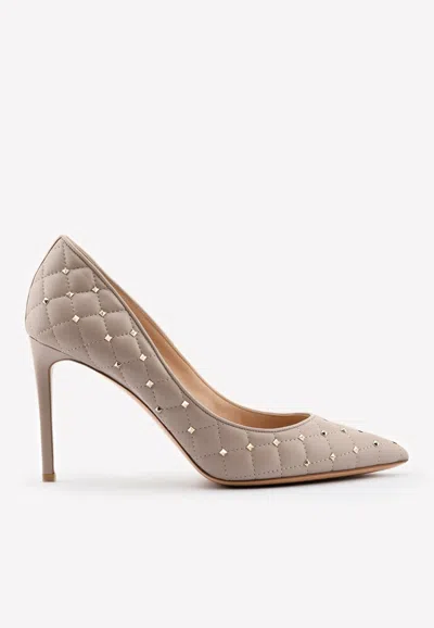 Valentino Garavani Rockstud Spike 100 Quilted Pumps In Taupe