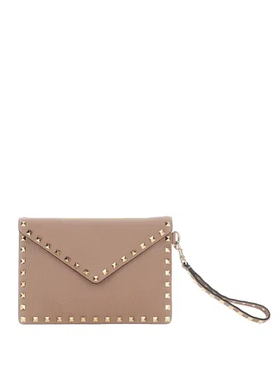 Valentino Garavani Rockstud Studded Envelope Pouch In Neutral