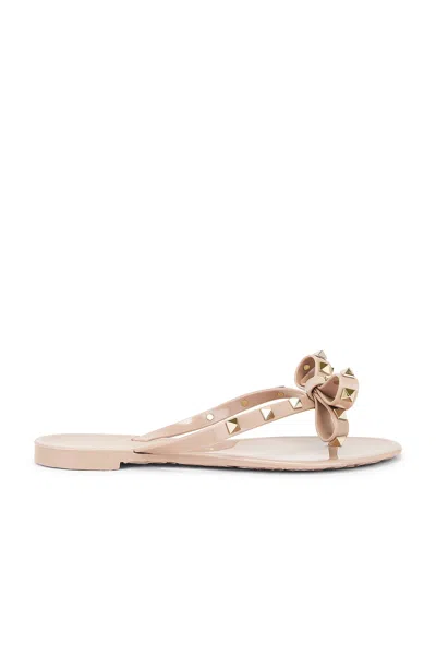 Valentino Garavani Rockstud Thong Sandal In Poudre