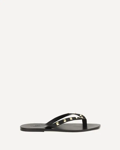 Valentino Garavani Rockstud Thong Sandals In Black
